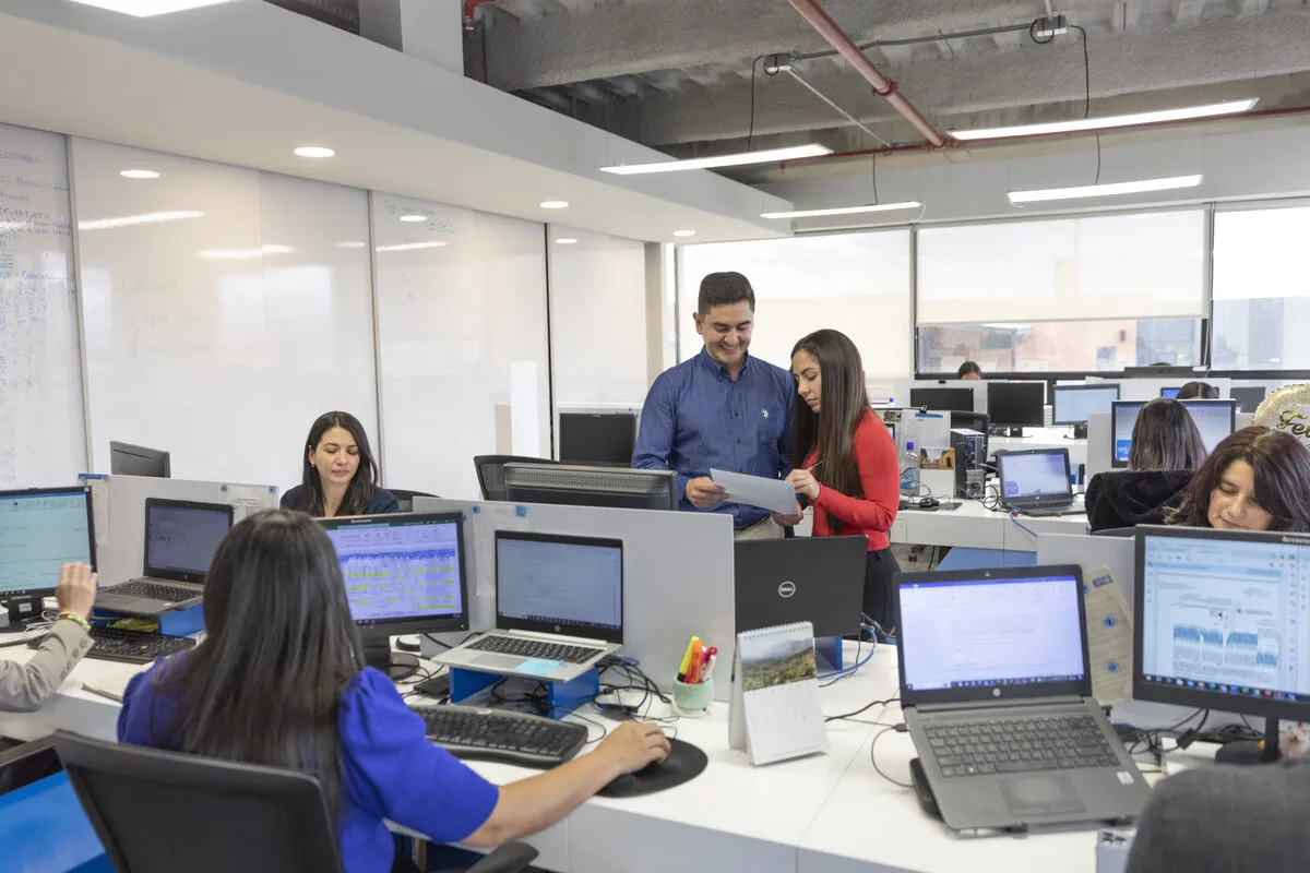 Equipo de consultores de SPI Américas en reunión de trabajo