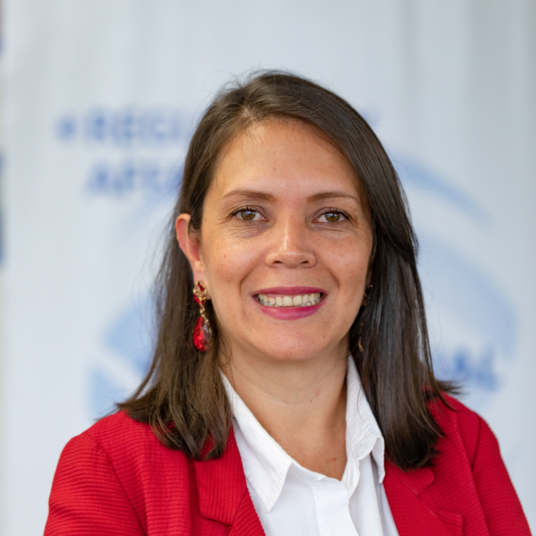 Luisa Parra, Abogada Senior