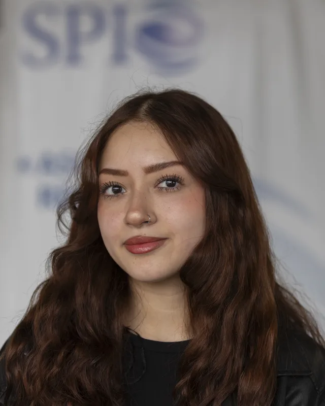 Laura Arévalo, Auxiliar de Asuntos Regulatorios